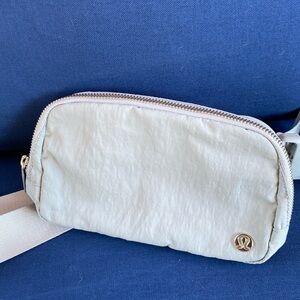 Seal grey OG Lululemon belt bag